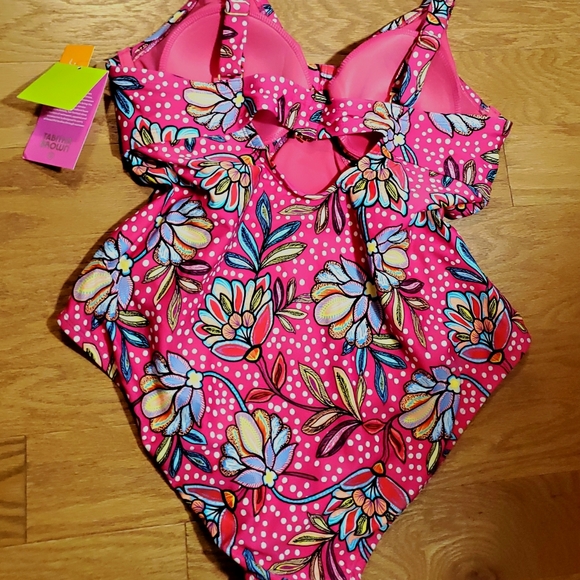 Tabitha Brown Pink Floral Print Front Cutout One Piece Swimsuit & TAB MAGAZINE! - Picture 3 of 8
